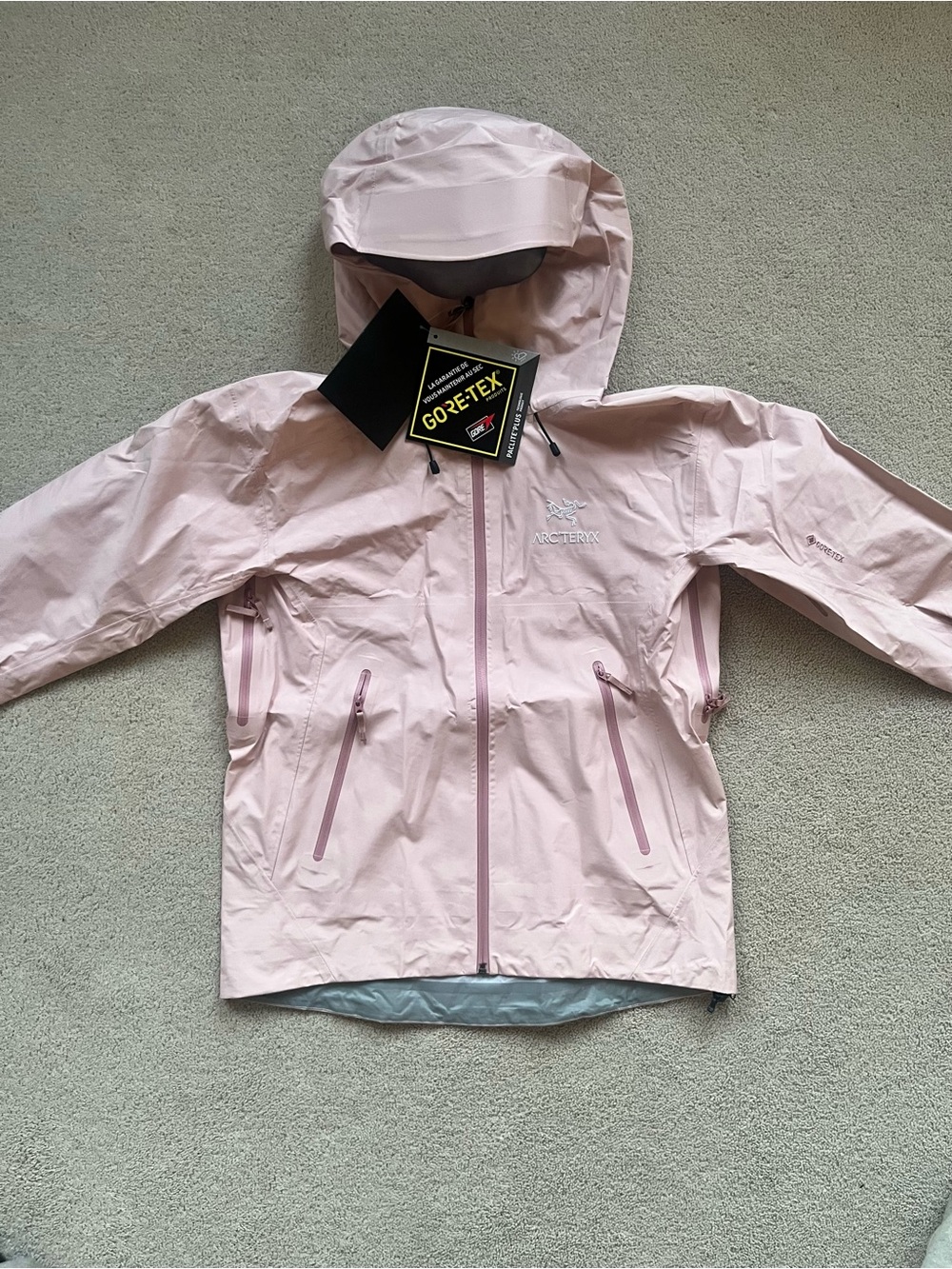 ARCTEYRX BETA “Pink” gore-tex shell jacket size S womens/XS men’s ✅